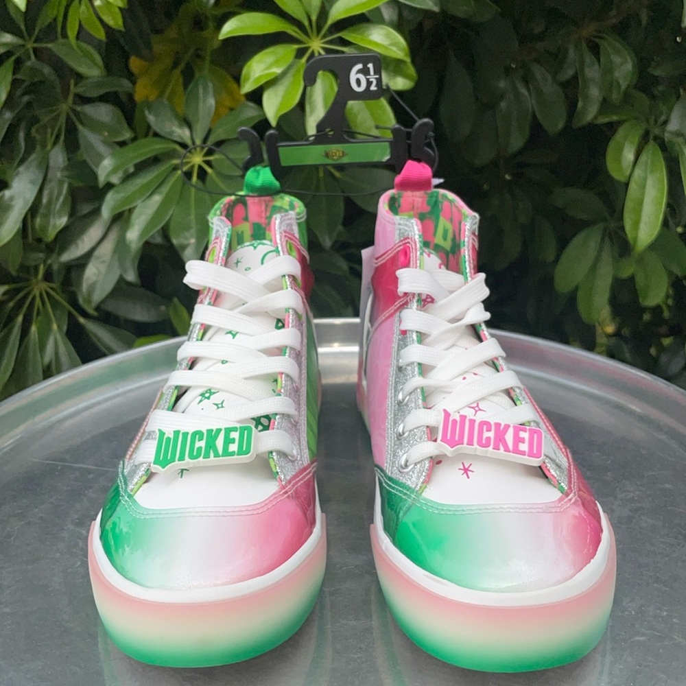 💚💖Wicked Sneakers 💚💖